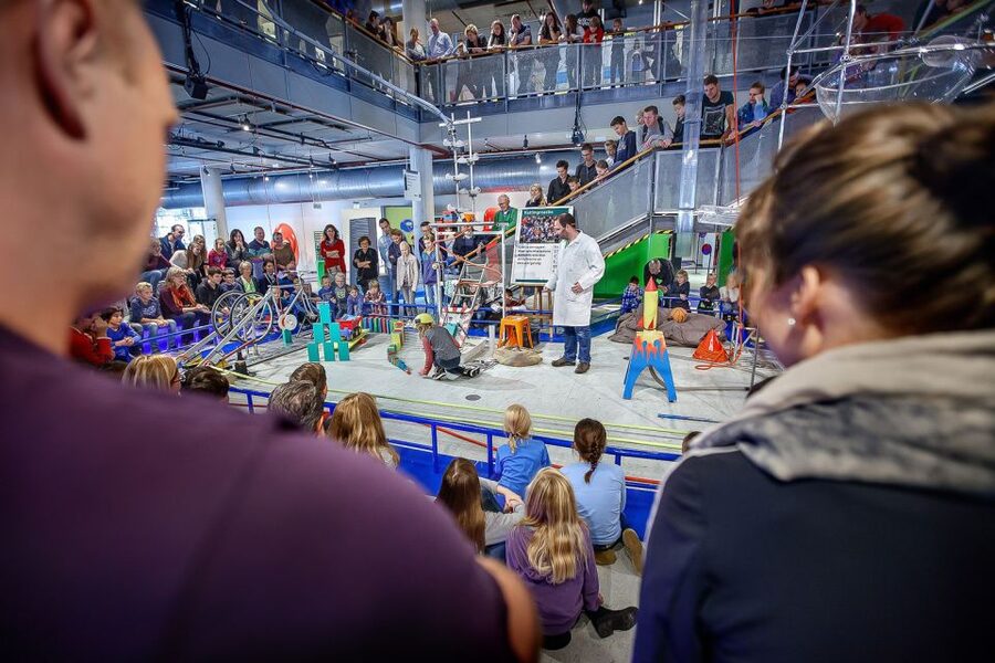 Amsterdam: NEMO Science Museum Ticket - Bridges, dams, illusions, and lightning