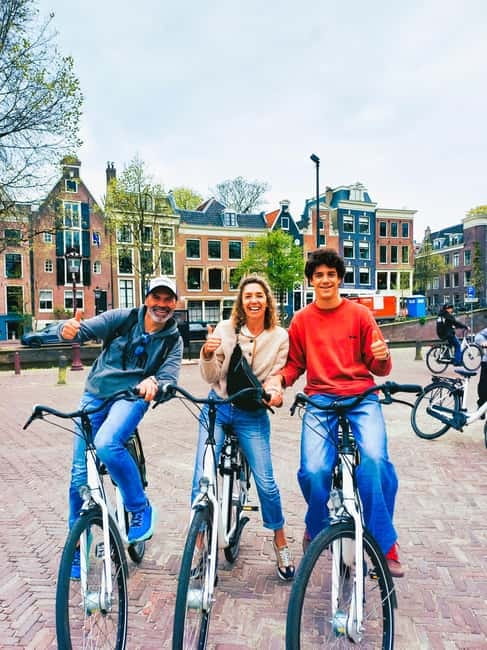 Amsterdam: Off the Beaten Path Bike Tour in French - Bikes, children, and comfort