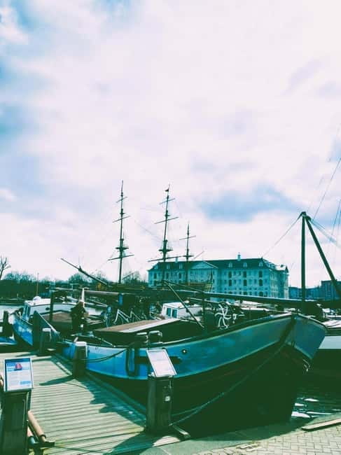 Amsterdam: Off the Beaten Path Bike Tour in French - From the center to Prins Hendrikkade