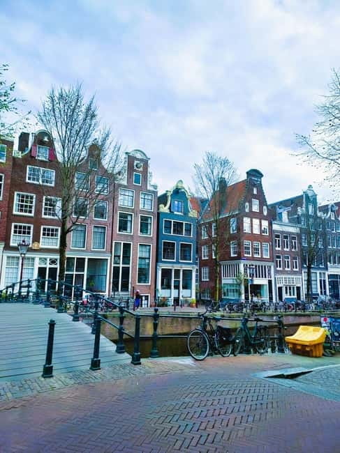 Amsterdam: Off the Beaten Path Bike Tour in French - The National Holocaust Names Monument and Anne Frank’s story