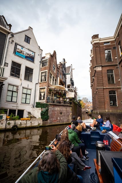 Amsterdam:Old City Canal Cruise with Live Guide and Open Bar - The open bar and the value of $31
