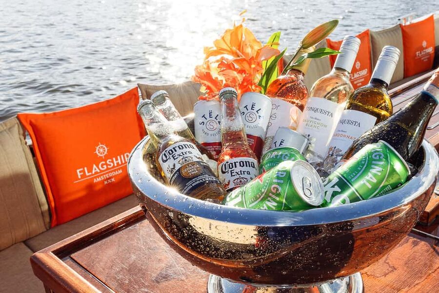 Amsterdam: Open Boat Cruise option Unlimited Drinks & Bite - What the live commentary adds