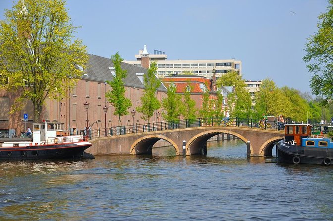 Amsterdam Open Boat Cruise with Live Guide and Two Drinks - Key points before you book
