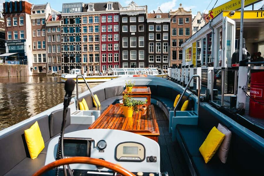 Amsterdam: Open Boat Tour of Canals with Expert Local Guide - Magere Brug and the return route