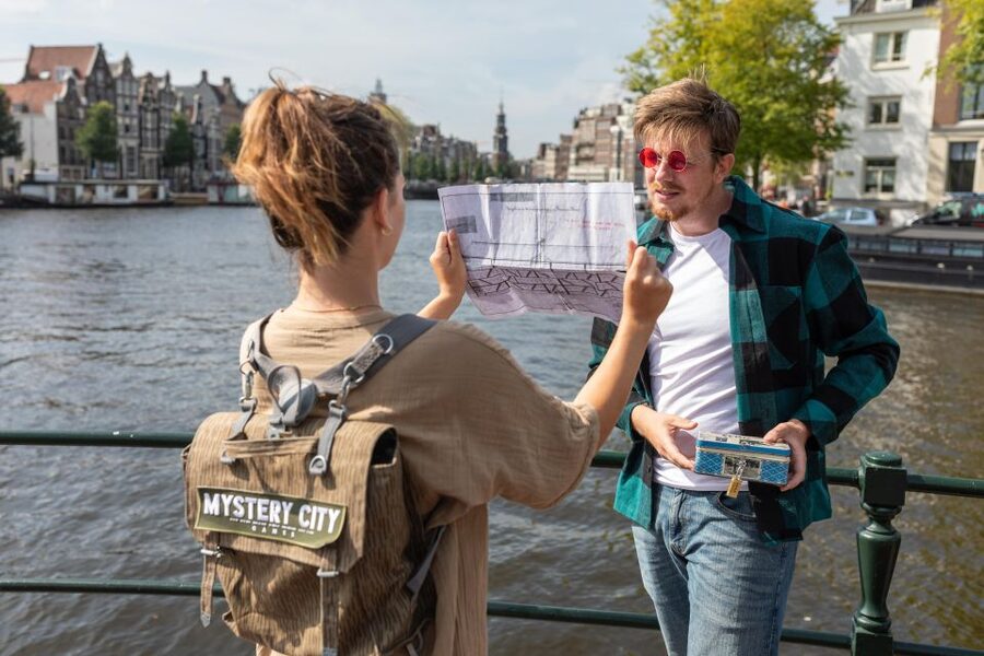 Amsterdam: "Operation 45 " Treasure Hunt Walking Tour - Following a diamond trail from the start of World War II