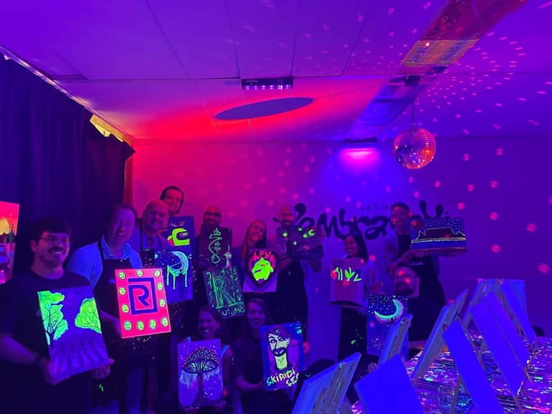 Amsterdam: Paint and Sip in the Dark at Rembrandt van Wine - Who will enjoy this most