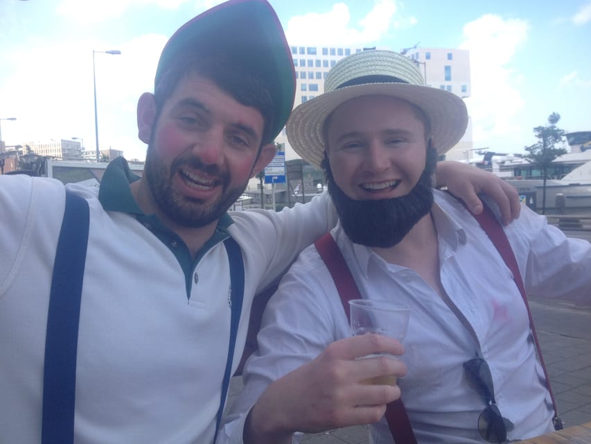 Amsterdam: Party Bike Tour with Beer - The people factor: friends, strangers, and group size
