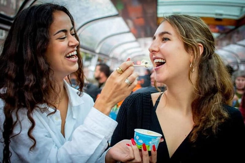 Amsterdam: Pizza Cruise with New York Pizza & Drinks - Finding the boat and starting on time