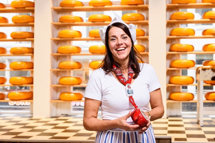 Amsterdam: Premium Henri Willig Cheese Tasting Experience - The short film and Dutch cheese-making process