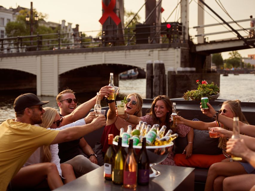 Amsterdam: Private BBQ Cruise with Personal Chef & Drinks - A private meal with Amsterdam moving past you