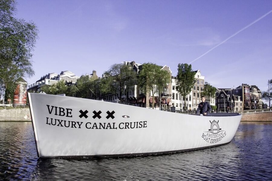 Amsterdam: Private BBQ Cruise with Personal Chef & Drinks - Food timing and service are worth confirming