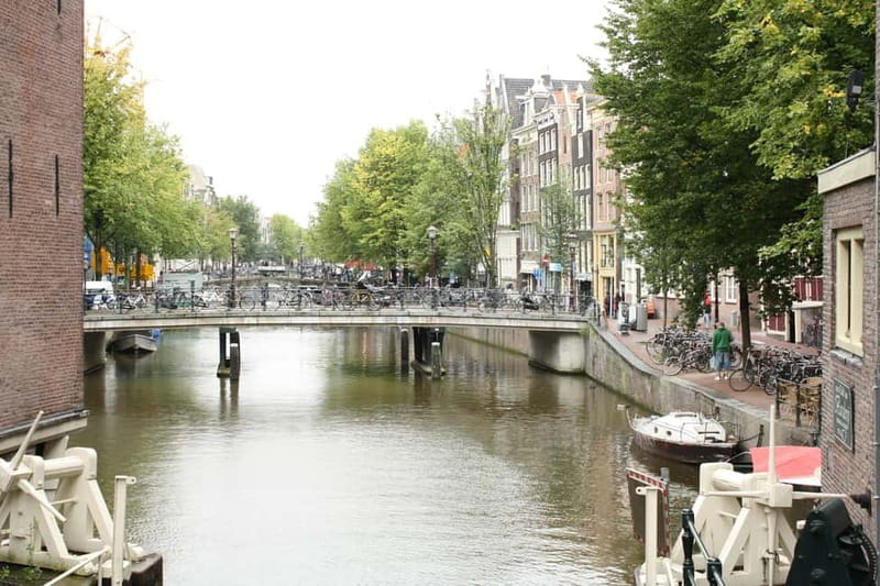 Amsterdam: Private Bike Tour - Languages, timing, and weather planning