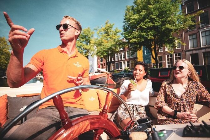 Amsterdam Private Boat Tour with Unlimited Drinks - From the Oudezijds canal to Jordaan