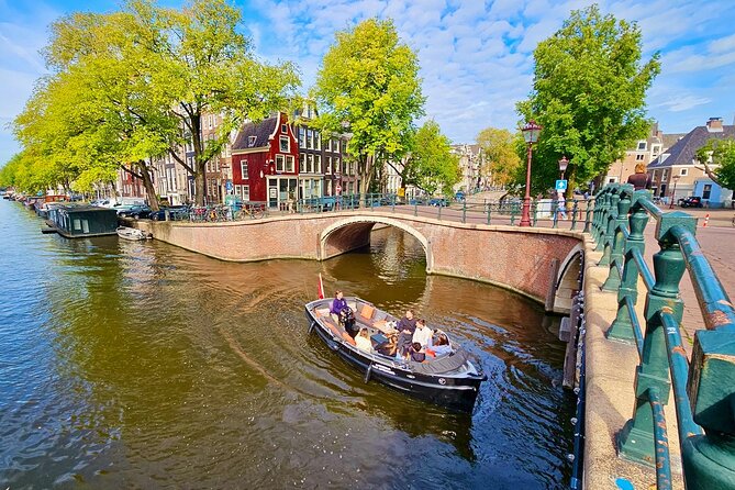 Amsterdam Private Canal Cruise – 90 Minutes through the Old City - The Seven Bridges and the Prinsengracht