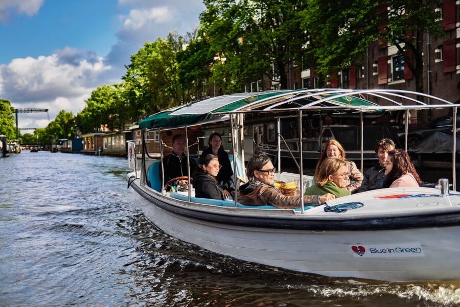 Amsterdam: Private Canal Tour - The Seven Bridges and Dancing Houses