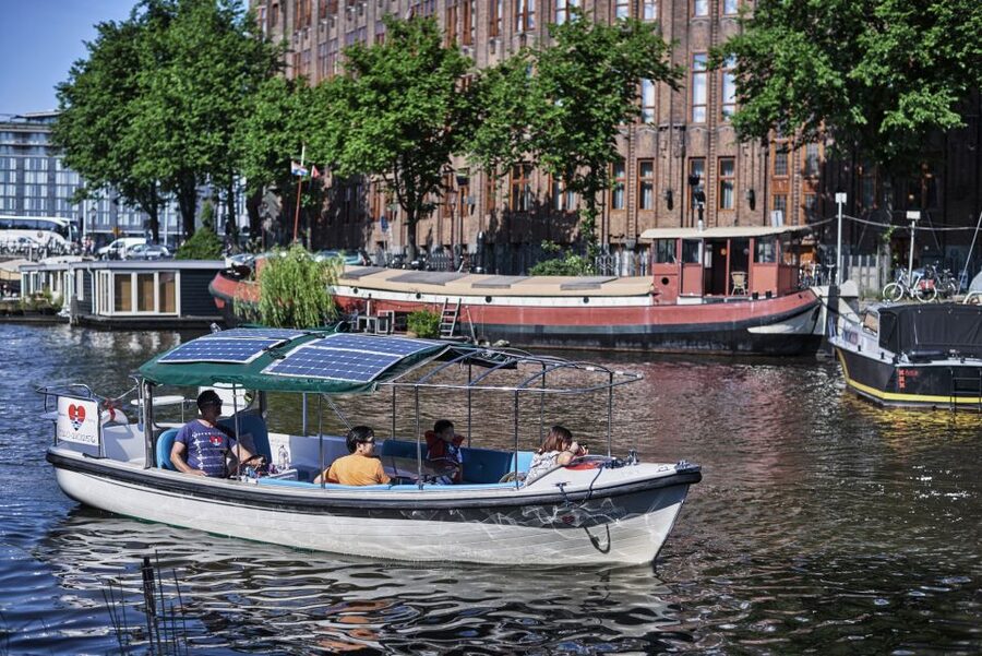 Amsterdam: Private Canal Tour - A skipper who shapes the experience