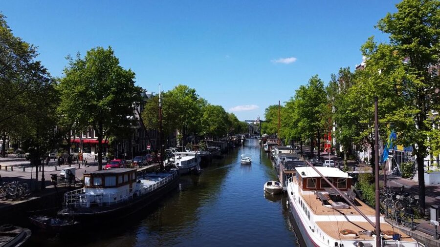 Amsterdam: Private Canal Tour - Drinks, snacks, and the onboard setup