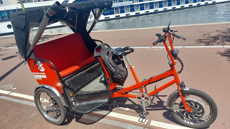 Amsterdam: Private City Highlights Tour by Rickshaw - Red Light District, Chinatown, and Nieuwmarkt