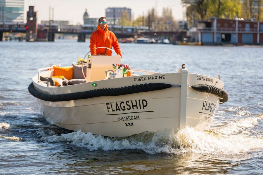 Amsterdam: Private Cruise with Drinks & Optional Snacks - Seeing Amsterdam from a low open boat