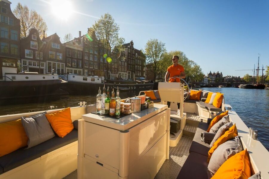 Amsterdam: Private Cruise with Drinks & Optional Snacks - Is $262 per person good value?