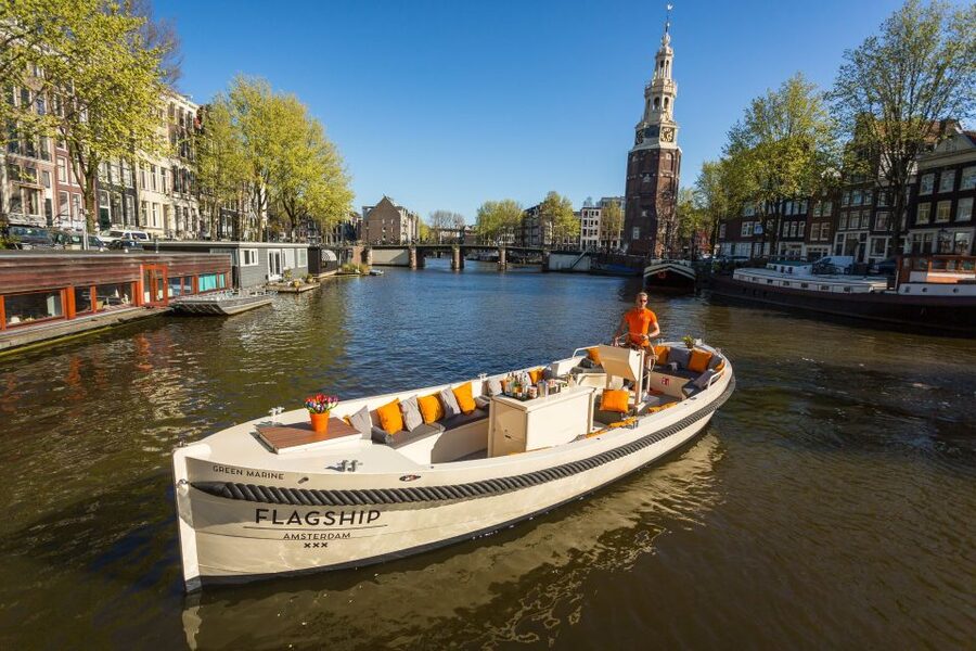 Amsterdam: Private Cruise with Drinks & Pizza or Burger - Key points to know