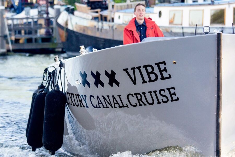 Amsterdam: Private Cruise with Drinks & Pizza or Burger - Is $312 per person a fair price?