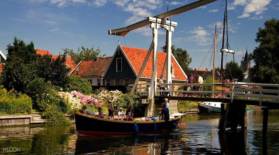 Amsterdam: Private green tour !!! Windmills, castle - Zaanse Schans and the working windmill setting