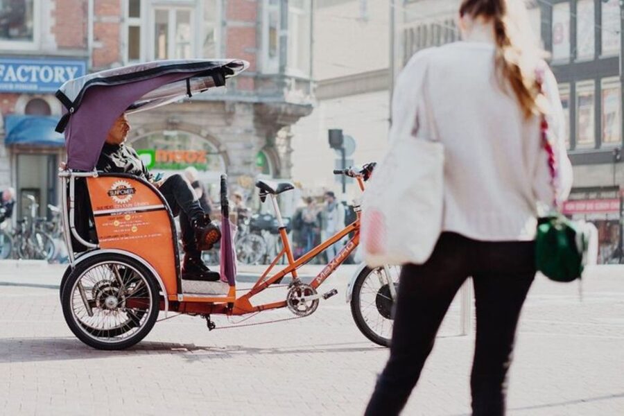 Amsterdam: Private Guided City Tour by Pedicab - The old center, Damrak, and Dam Square