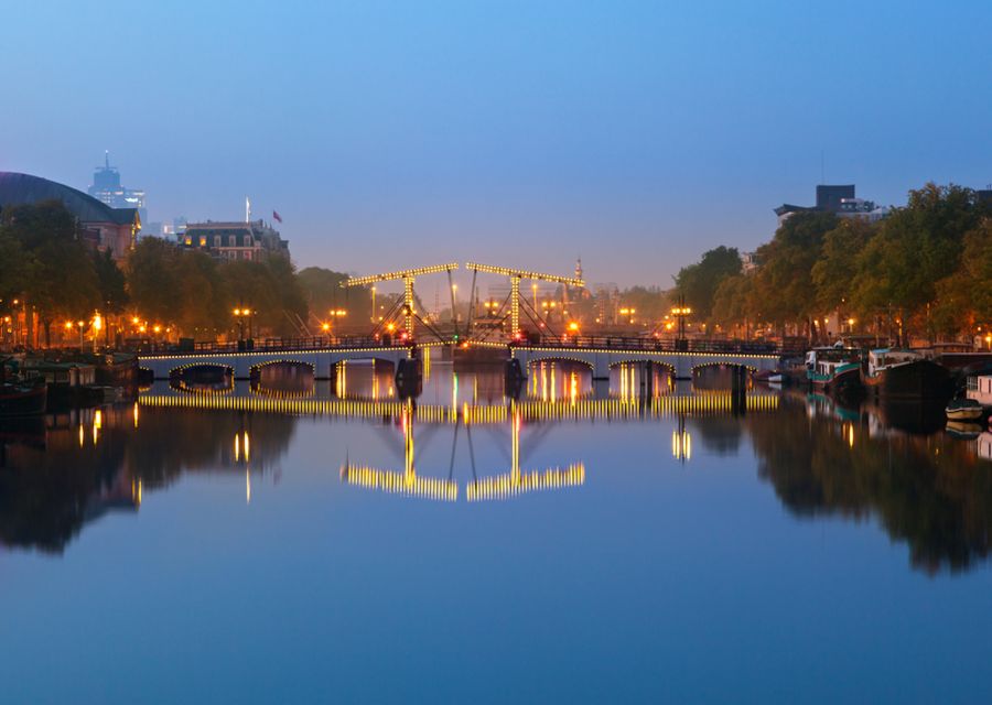 Amsterdam: Private Guided Walking Tour - Cobblestones and the medieval center