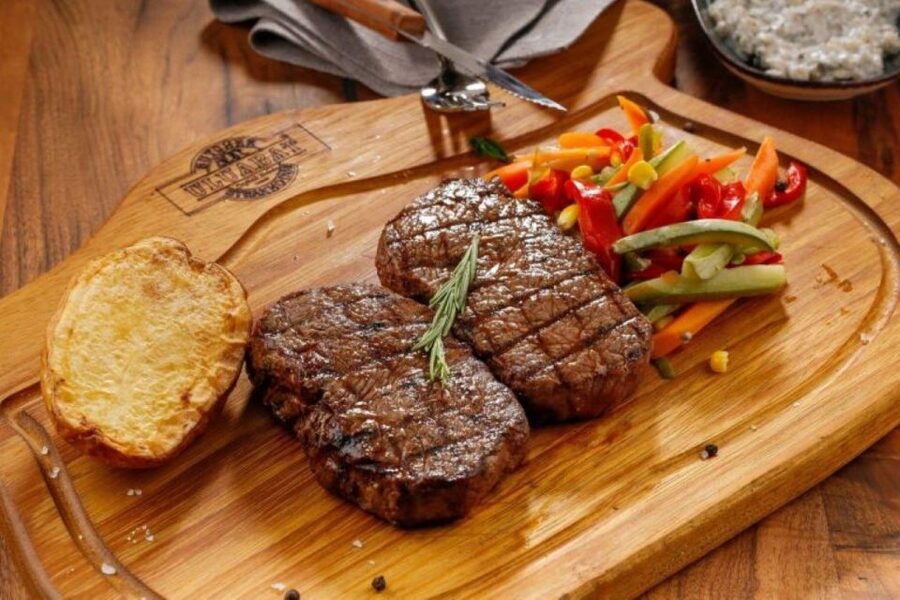 Amsterdam: Private Luxury Cruise with BBQ and Drinks - A private BBQ boat instead of a standard canal ride