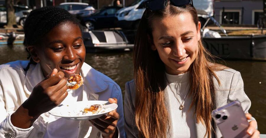 Amsterdam: Private Luxury Cruise with BBQ and Drinks - What happens during the two-hour route