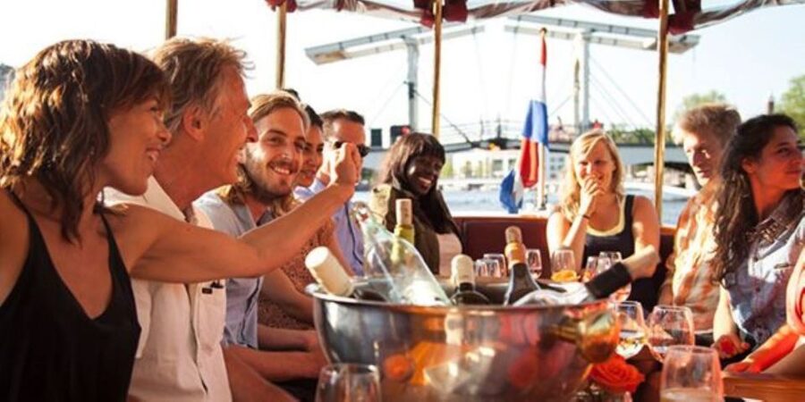Amsterdam: Private Luxury Cruise with Pizza and Drinks - Key points to know before booking
