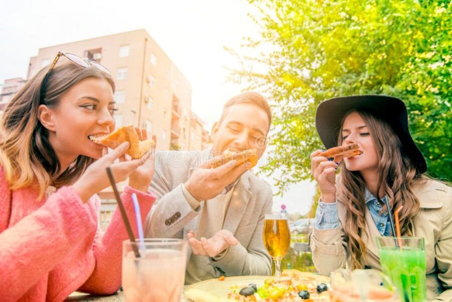 Amsterdam: Private Luxury Cruise with Pizza and Drinks - Is the boat really luxurious?