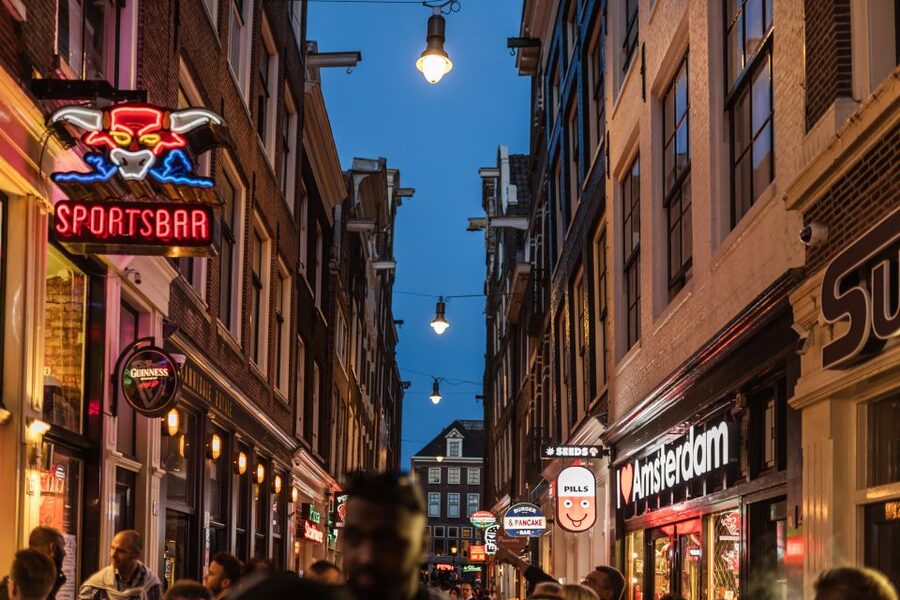 Amsterdam: Private Night Tour of Speakeasies and Bars - What the private format is really worth