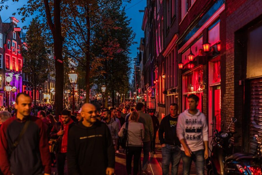 Amsterdam: Private Night Tour of Speakeasies and Bars - Who should book this Amsterdam night tour