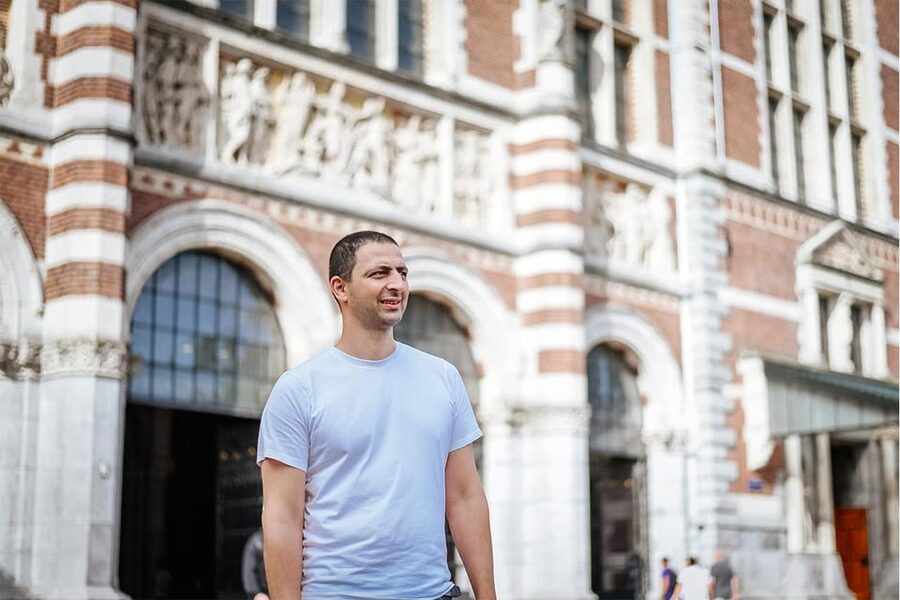 Amsterdam: Private Photoshoot in iconic locations - Ten edited photos, not a huge digital haul