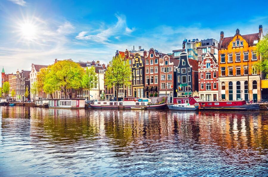 Amsterdam: Private Prosecco Canal Cruise Tour - The skipper makes the difference