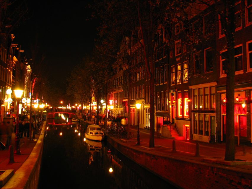 Amsterdam: Private Red Light District and Food Tour - The Oude Kerk and the oldest part of the district