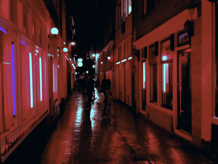 Amsterdam: Private Red Light District Tour in Spanish - The Old Church and the narrowest streets