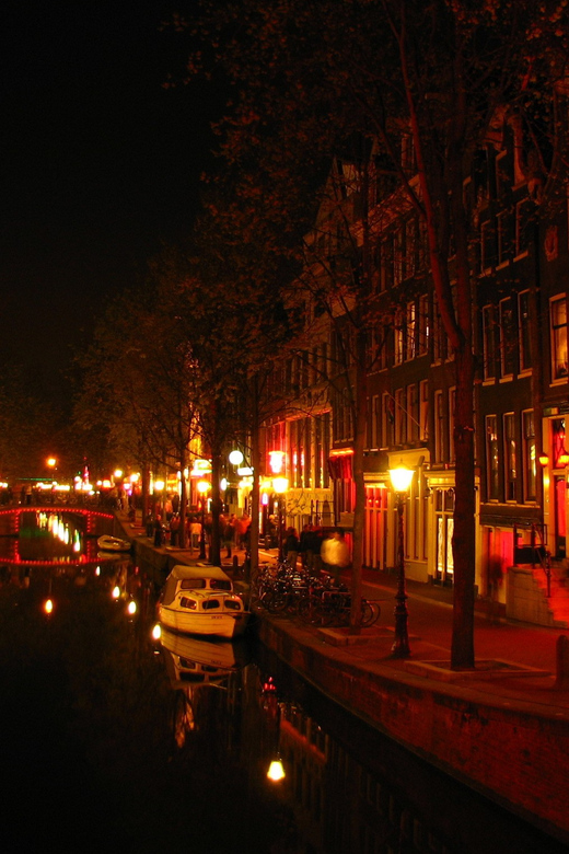Amsterdam: Private Red Light District Tour in Spanish - The Waag and the city’s old defenses