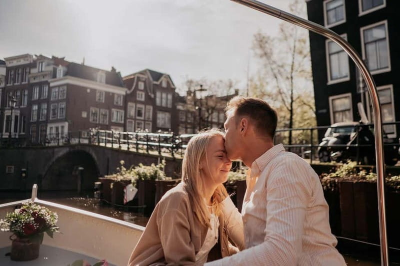 Amsterdam: Private Romantic Canal Cruise w. Prosecco/Snacks - Why this private Amsterdam cruise feels different