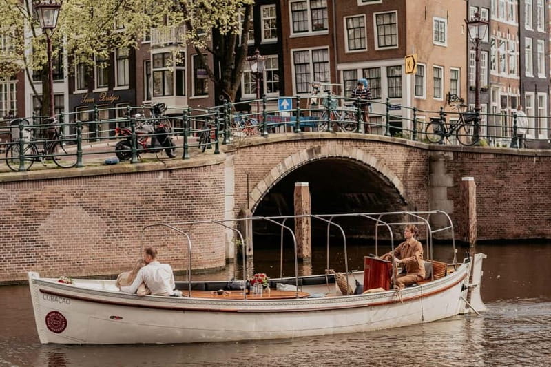 Amsterdam: Private Romantic Canal Cruise w. Prosecco/Snacks - Meeting the boat at Keizersgracht 401