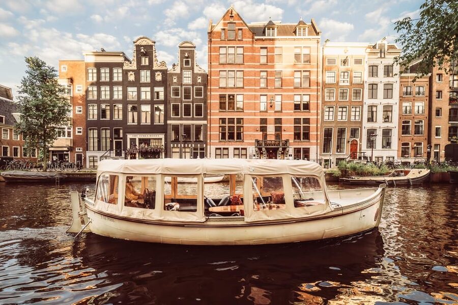 Amsterdam: Private Romantic Evening Boat Tour with Prosecco - Is $279 a fair price for two?