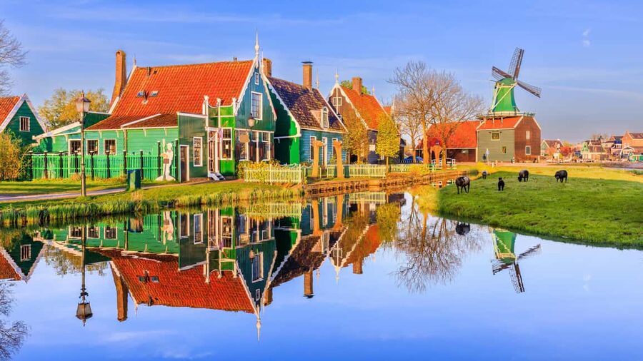 Amsterdam: Private Tour Giethoorn, Zaanse Schans Local Guide - Giethoorn and Its Calm Canal Ride
