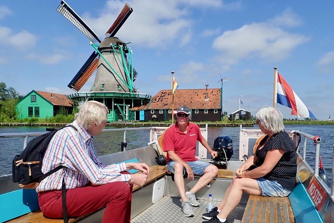 Amsterdam private tour to windmills, cheese farm and villages - Broek in Waterland: wooden houses on soft ground