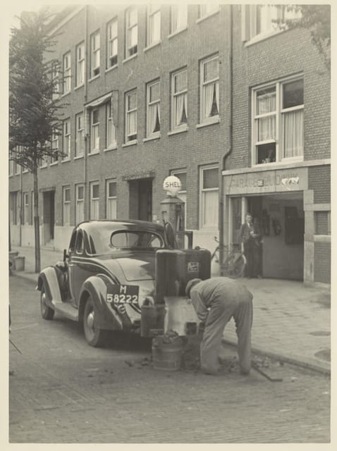 Amsterdam: Private World War Two History Walking Tour - Dam Square and the Shooting of May 7, 1945
