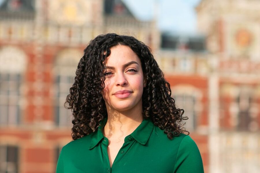 Amsterdam: Professional photoshoot at Centraal Station - Key Points at a Glance