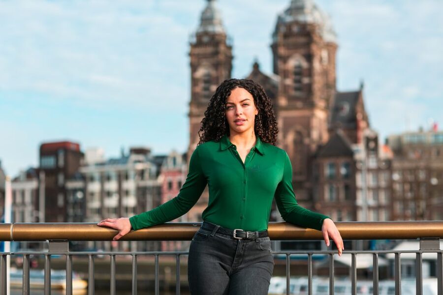 Amsterdam: Professional photoshoot at Centraal Station - The Main Strengths and Limitations