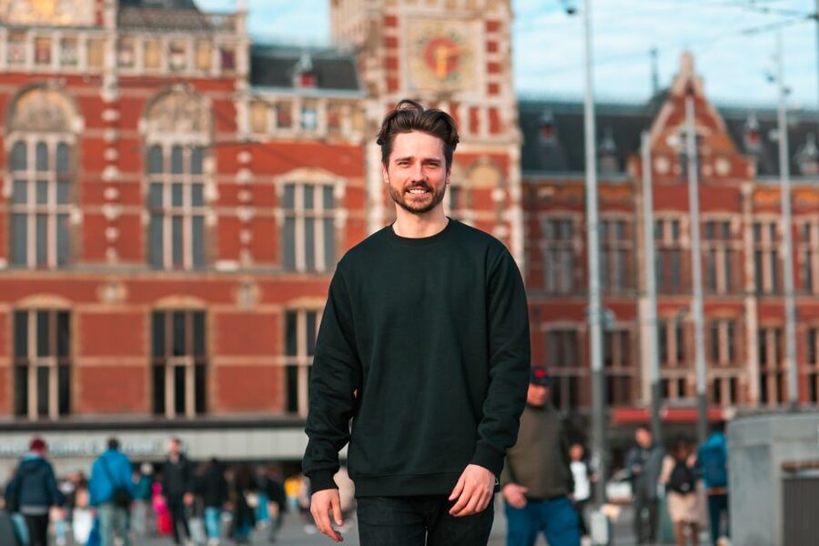 Amsterdam: Professional photoshoot at Centraal Station - Who Will Get the Most From This Experience?