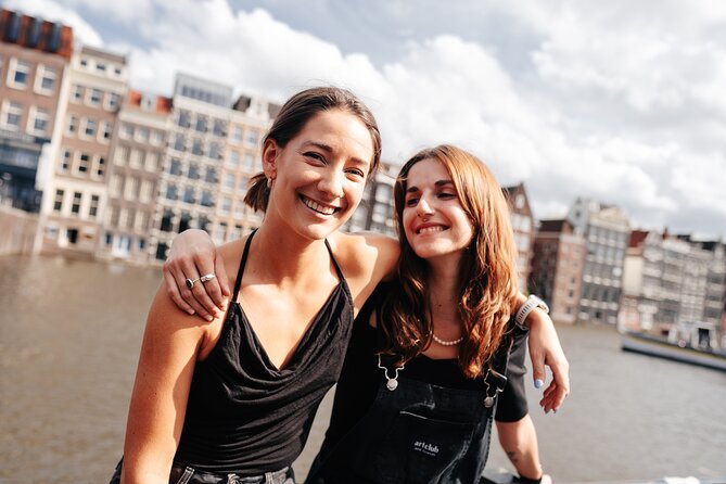 Amsterdam Professional Photoshoot at the Canals - What Happens During the 30-Minute Session